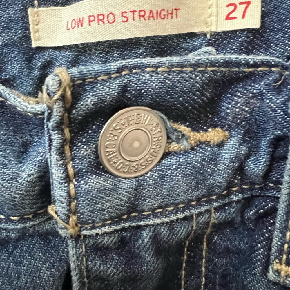 Levi's Classic Indigo Denim Jeans - Picture 5 of 6